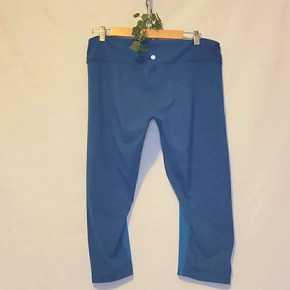 Marika. Athletic Capri Leggings. Size XL. EUC